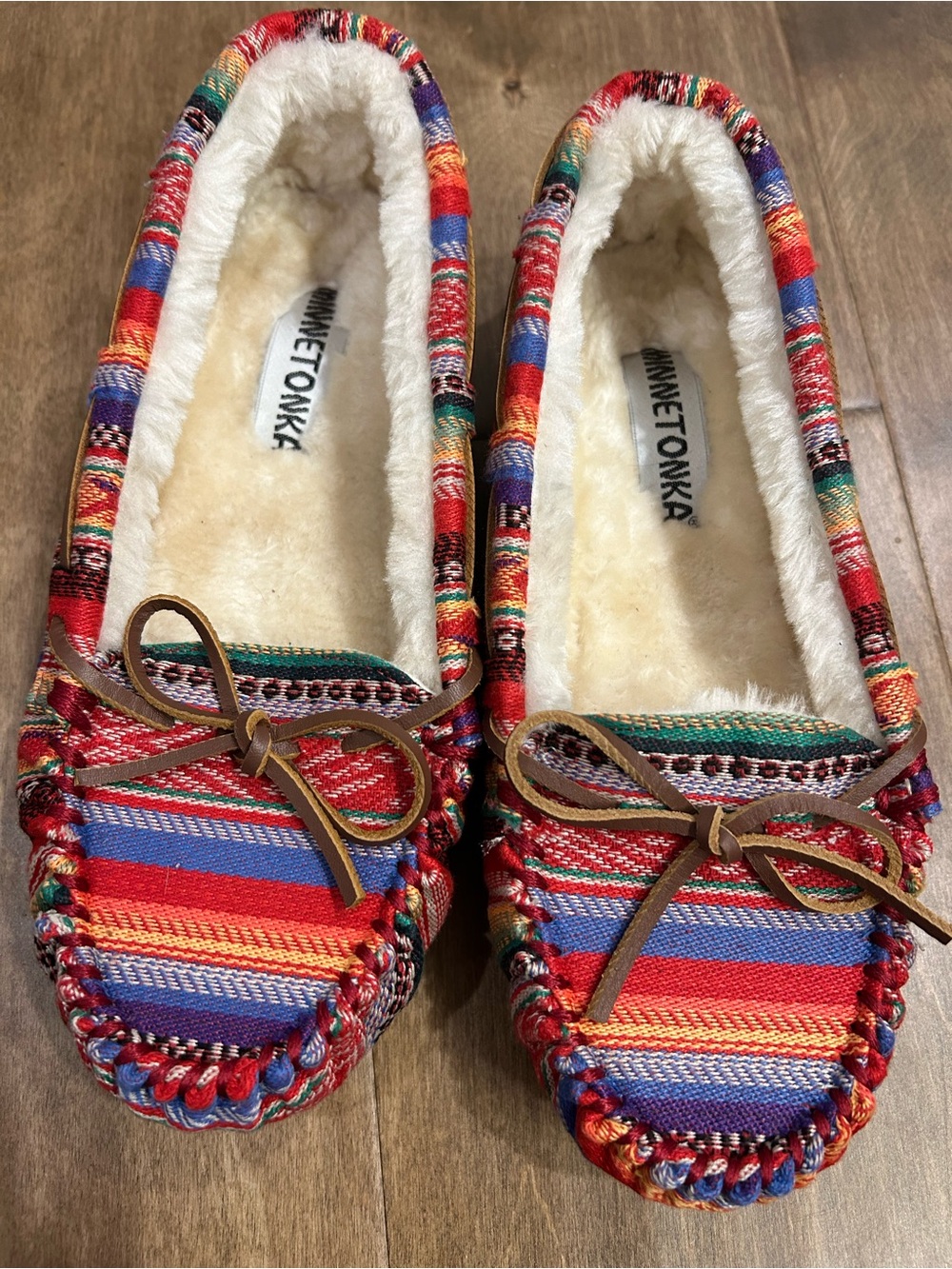 Minnetonka cozy southwestern moccasin slippers 8